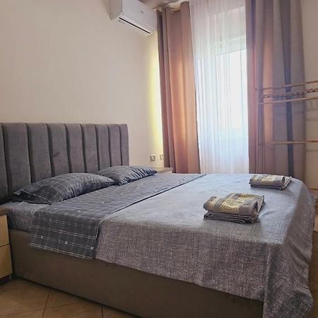 New Bazaar Side Bliss 2 Bed Room Apt With Free Garage ティラナ エクステリア 写真