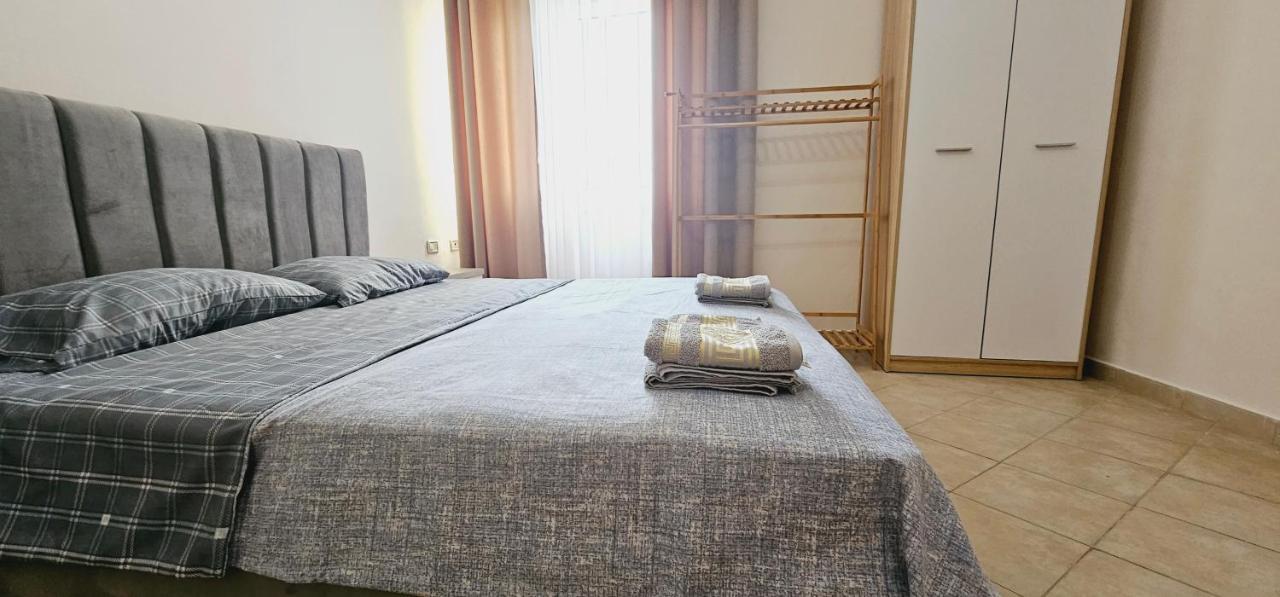 New Bazaar Side Bliss 2 Bed Room Apt With Free Garage ティラナ エクステリア 写真