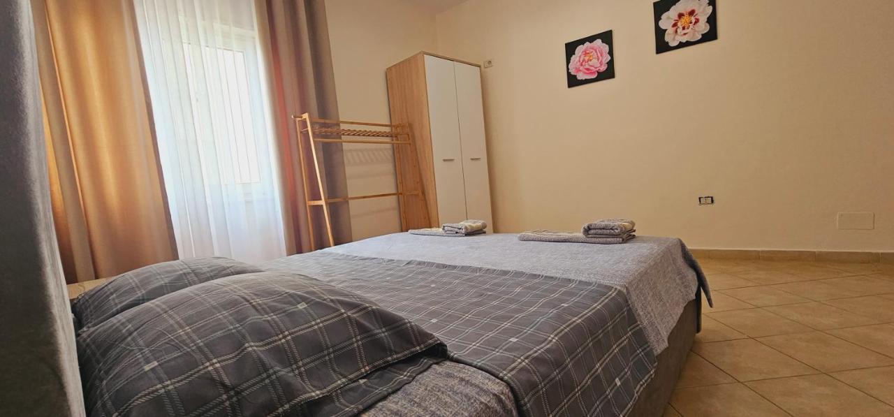 New Bazaar Side Bliss 2 Bed Room Apt With Free Garage ティラナ エクステリア 写真