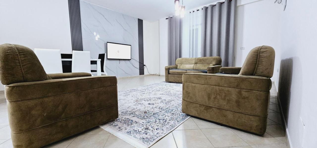New Bazaar Side Bliss 2 Bed Room Apt With Free Garage ティラナ エクステリア 写真