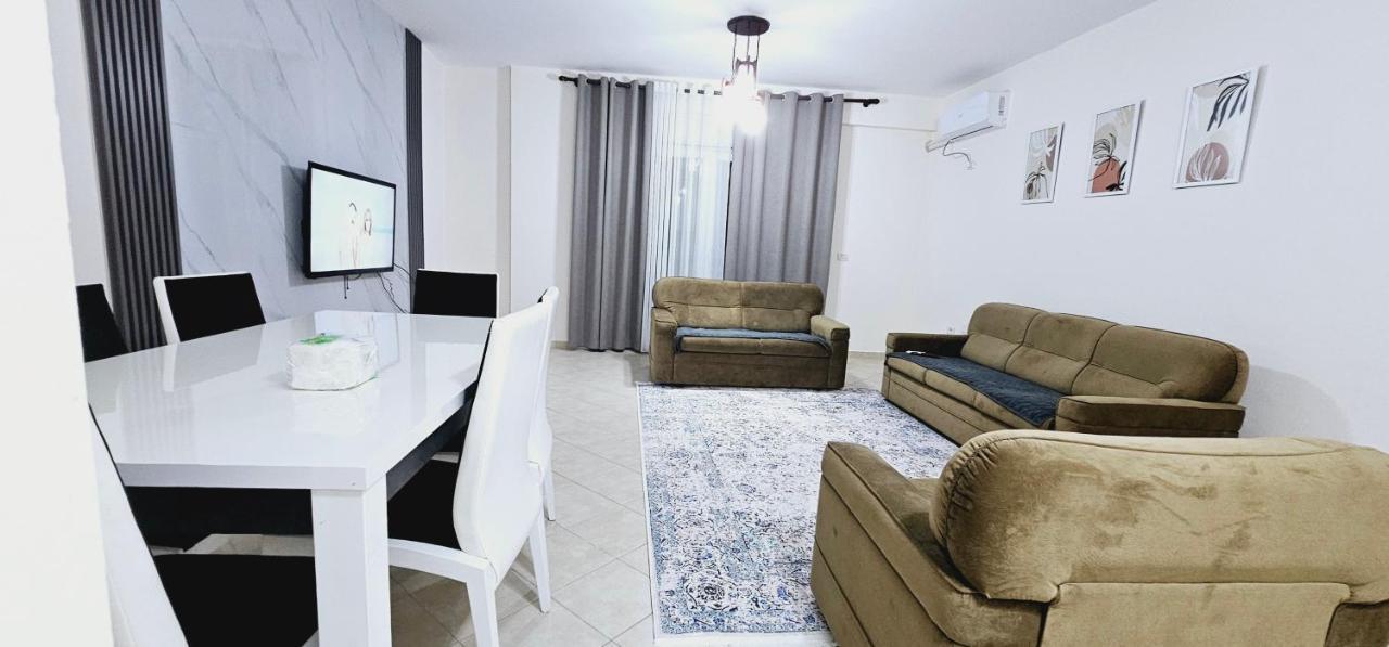 New Bazaar Side Bliss 2 Bed Room Apt With Free Garage ティラナ エクステリア 写真
