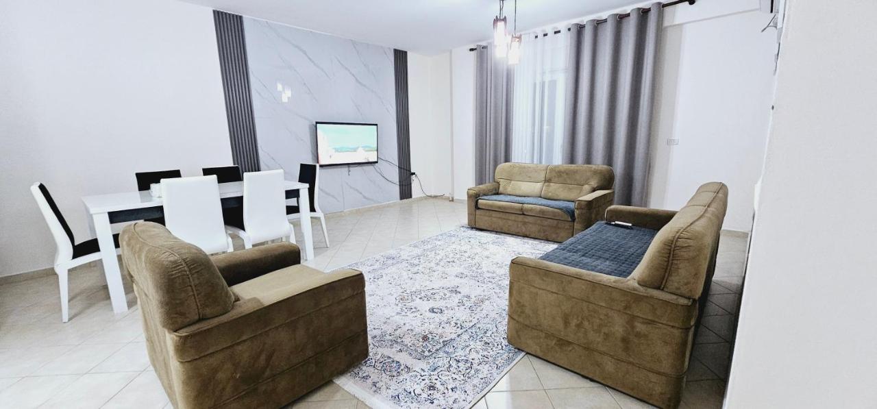New Bazaar Side Bliss 2 Bed Room Apt With Free Garage ティラナ エクステリア 写真